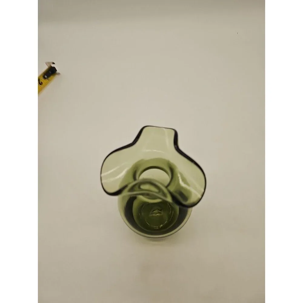 Hand Blown Glass Green Avocado Ruffled Rimmed 5.5” Vase In EUC‎